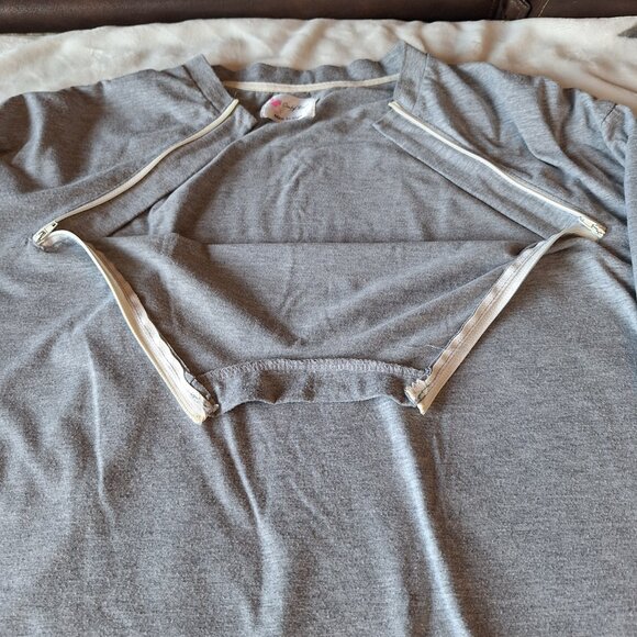 Comfy Chemo Long Sleeve T-Shirt Mens XL‎ Dual Zippers Port Access Light Gray - Picture 4 of 8